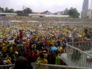 bm_rally-stadium-filling130112